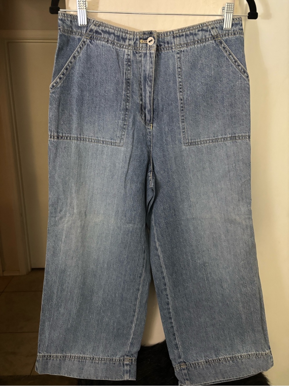 NWOT Light Blue Wide-Leg Capri Jeans, Size 2